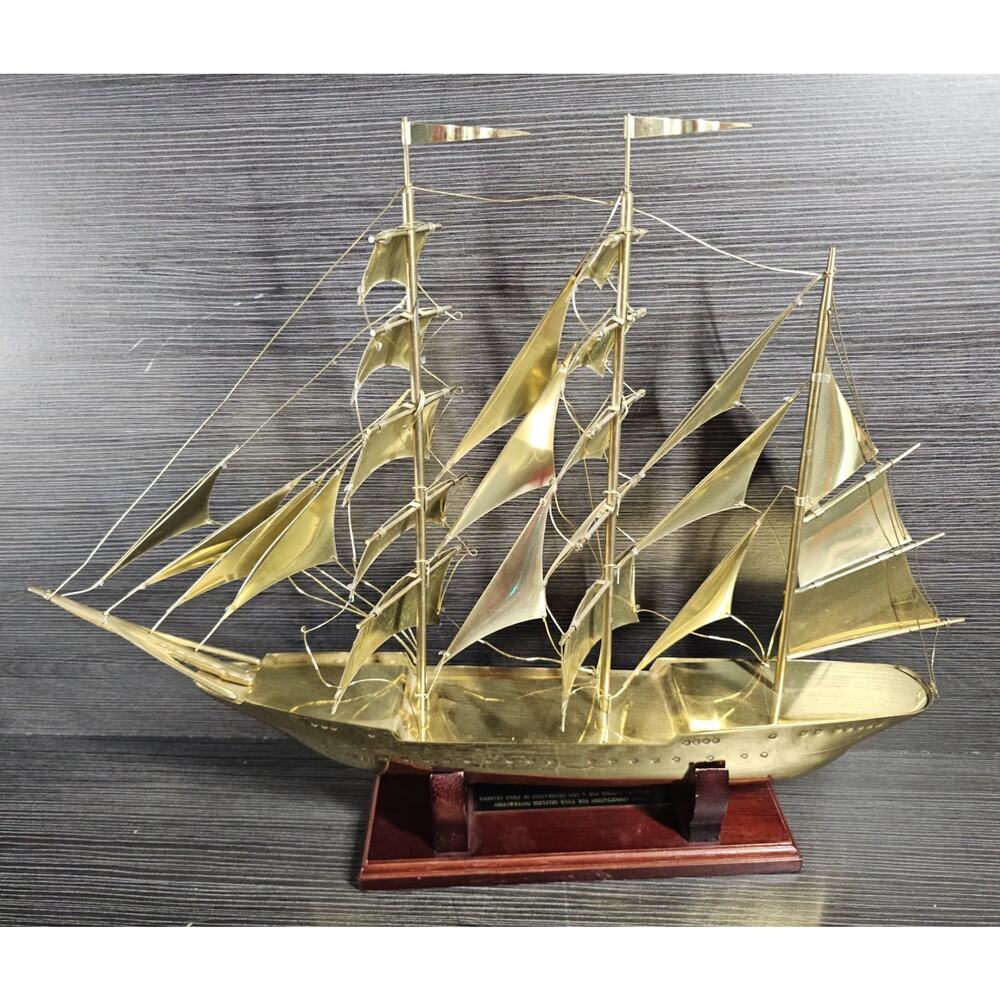 Vintage Brass Sailing Ship Model Display The Sagres Portugal Figure Statue Boat - Picture 8 of 16